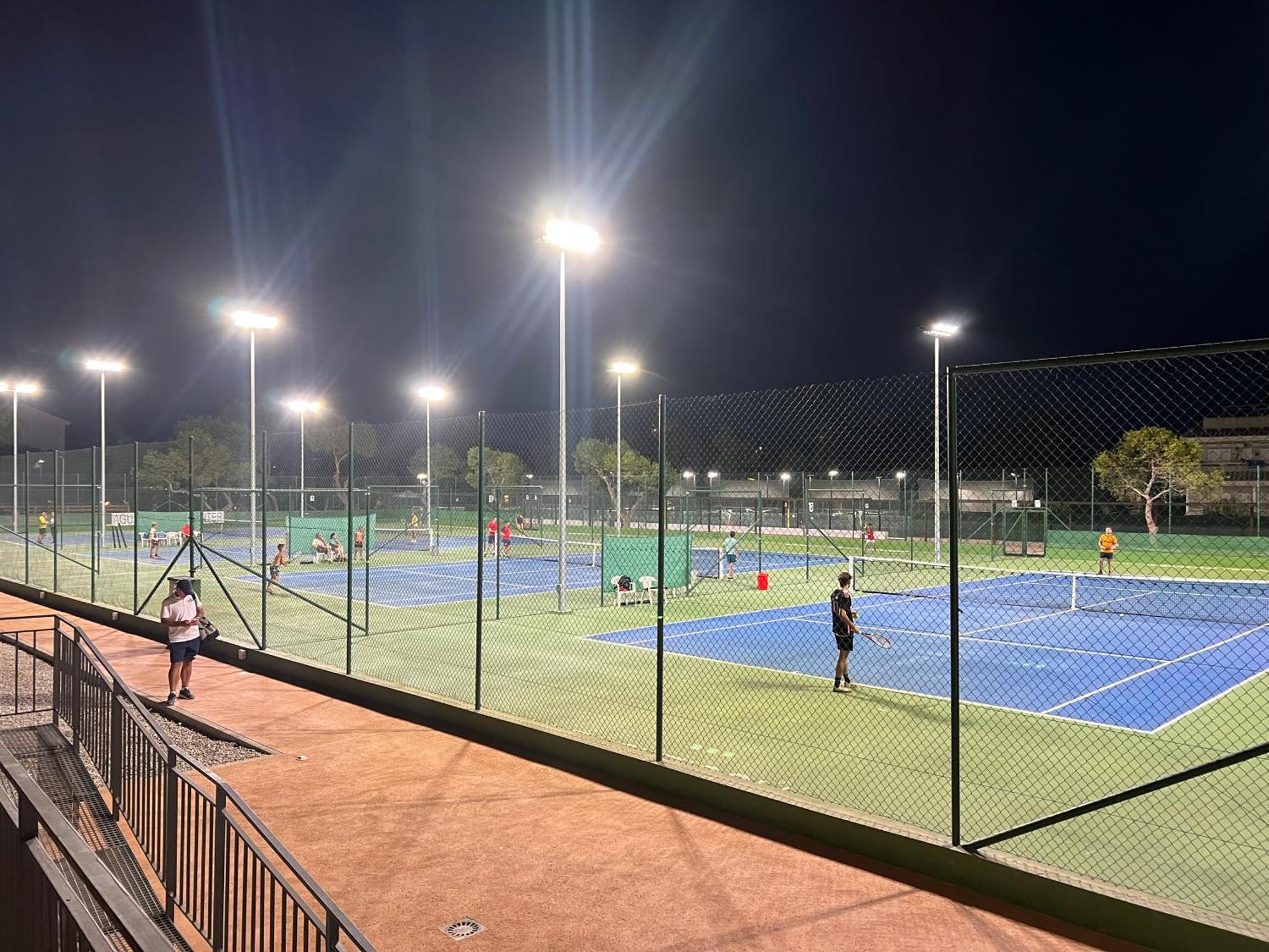 Piso Con Ac, Piscina Y Pista De Padel Y Tenis En Apartment *